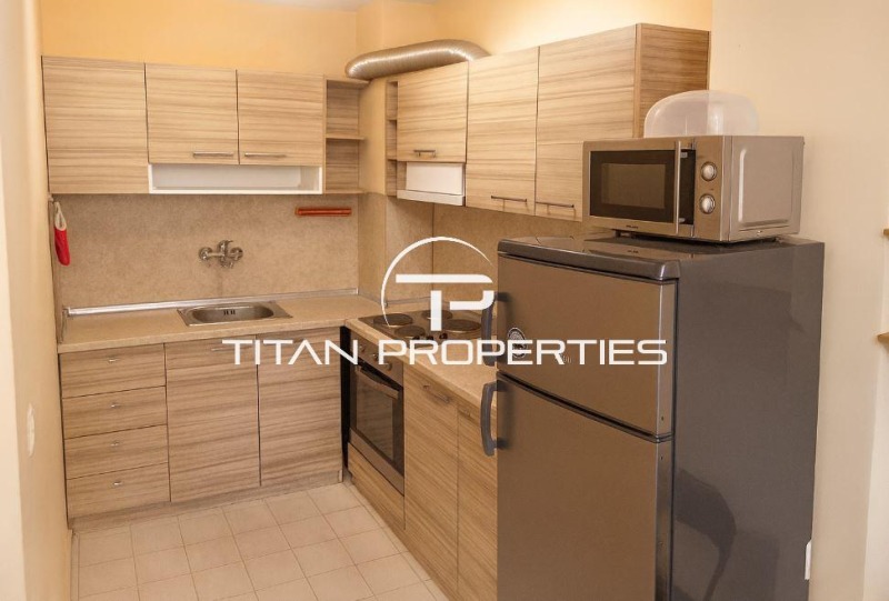 Дава под нем  2-стаен, град Варна, Център •  350 € • ID 39570518 — holmes.bg - [1] 