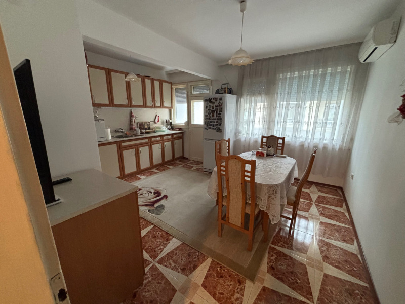 Дава под наем  Многостаен град Пловдив , Младежки Хълм , 160 кв.м | 83240080