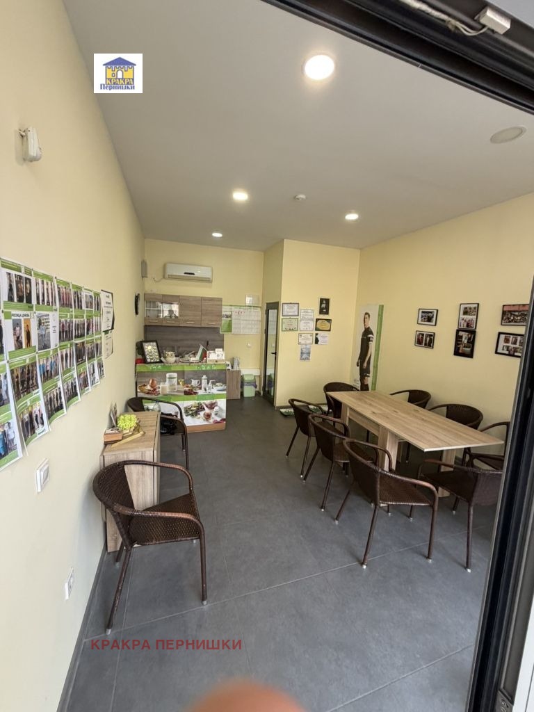 Дава под наем МАГАЗИН, гр. Перник, Център, снимка 2 - Магазини - 52642659