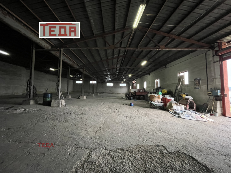 Дава под наем СКЛАД, с. Чирен, област Враца, снимка 2 - Складове - 53068670