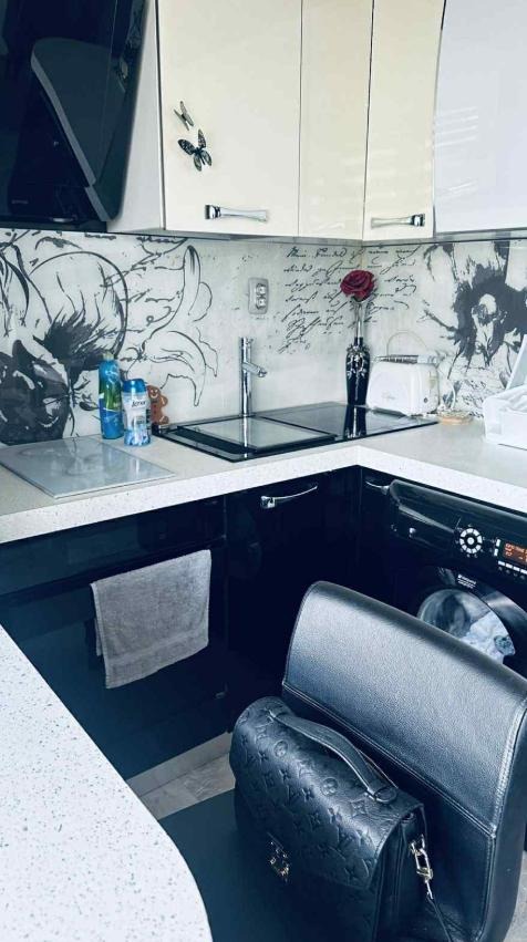 Дава под нем  3-стаен, град Пловдив, Център •  750 € • ID 92807877 — holmes.bg - [1] 