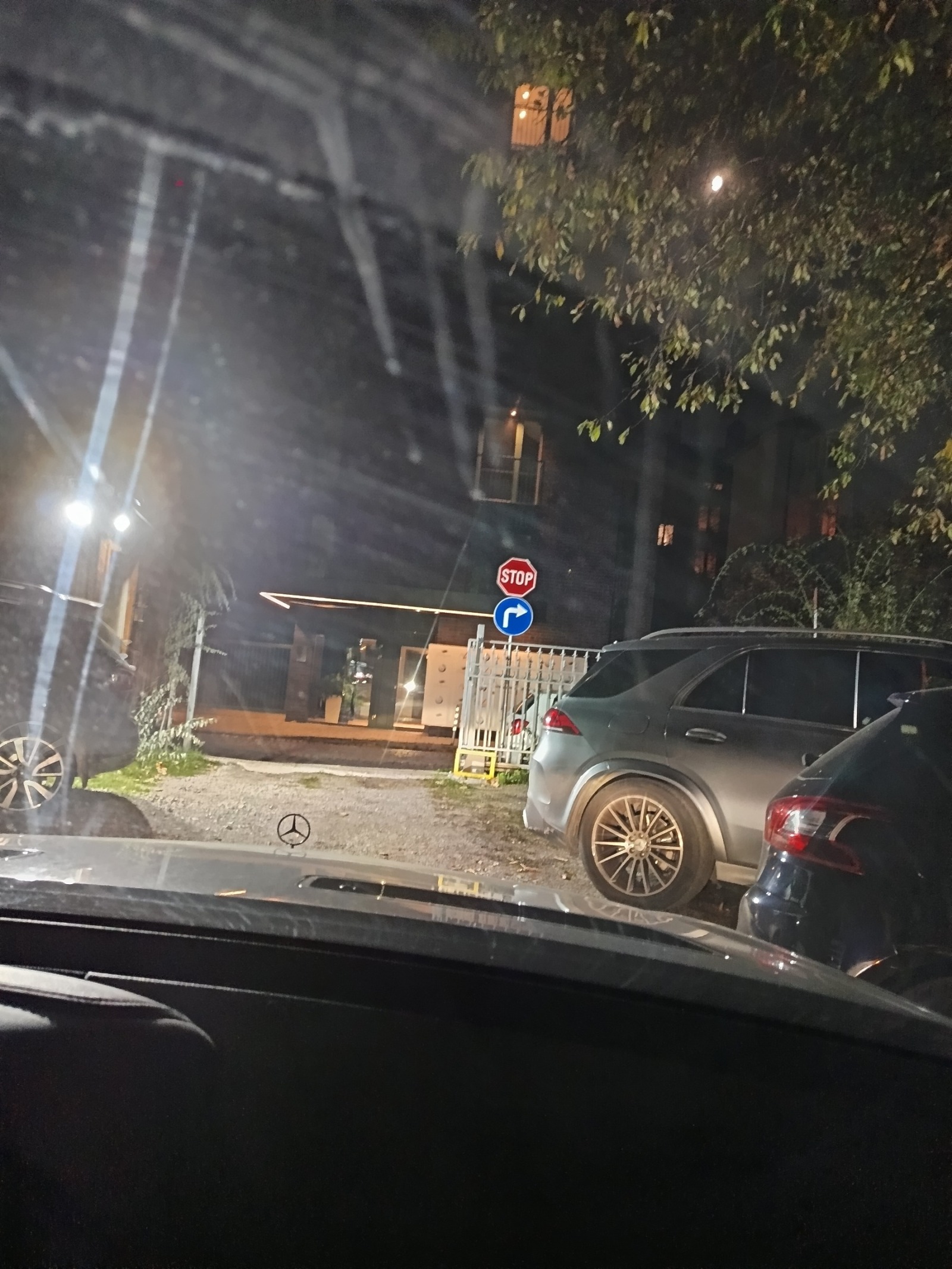 Дава под наем ГАРАЖ, ПАРКОМЯСТО, гр. София, Център, снимка 7 - Гаражи и паркоместа - 56131631