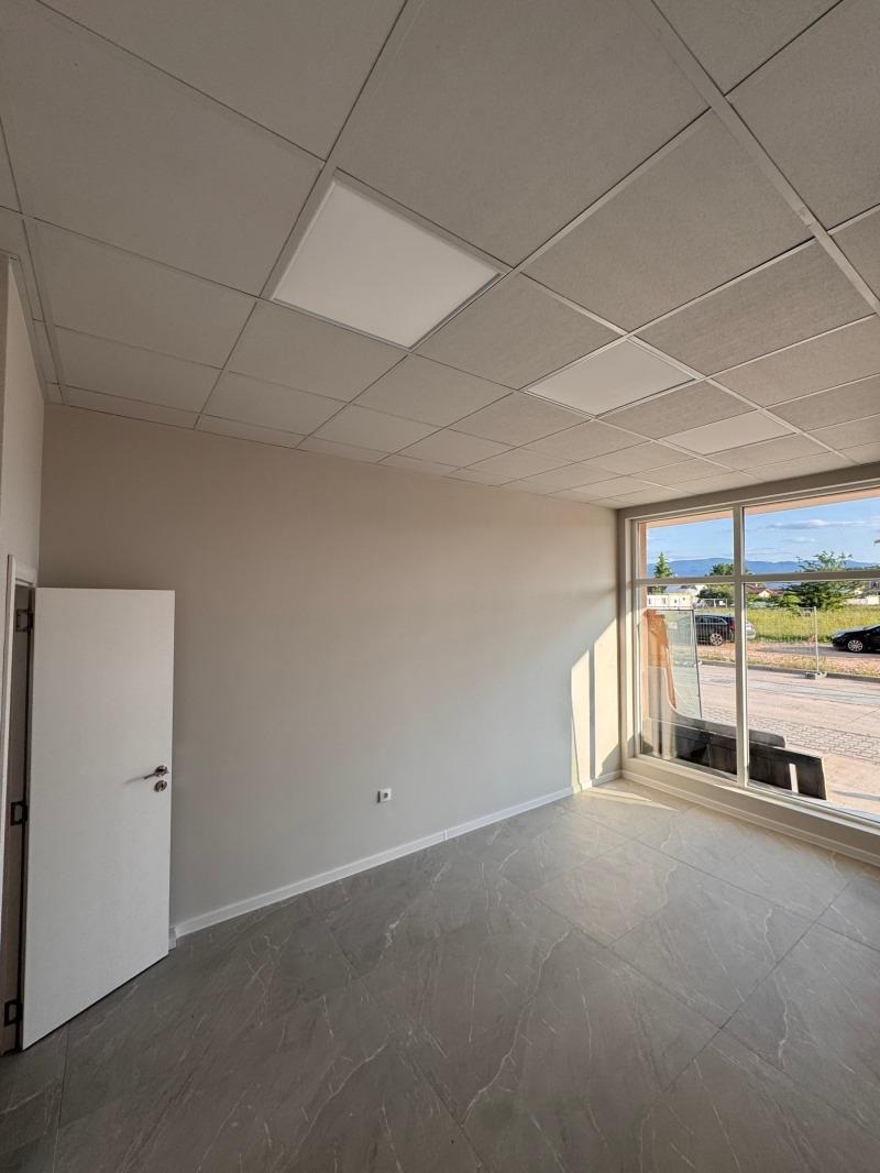 Дава под наем МАГАЗИН, гр. Пловдив, Христо Смирненски, снимка 3 - Магазини - 53383186