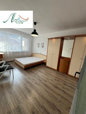 2 makuuhuonetta Tsentar, Šumen 9