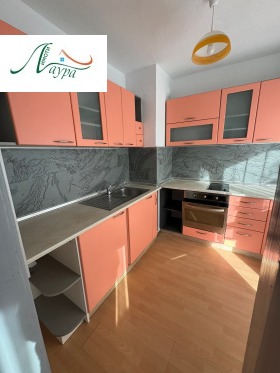 2 makuuhuonetta Tsentar, Šumen 5
