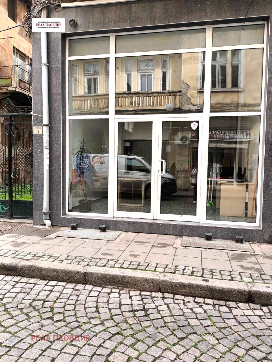 Дава под наем МАГАЗИН, гр. Пловдив, Център, снимка 2 - Магазини - 54265778