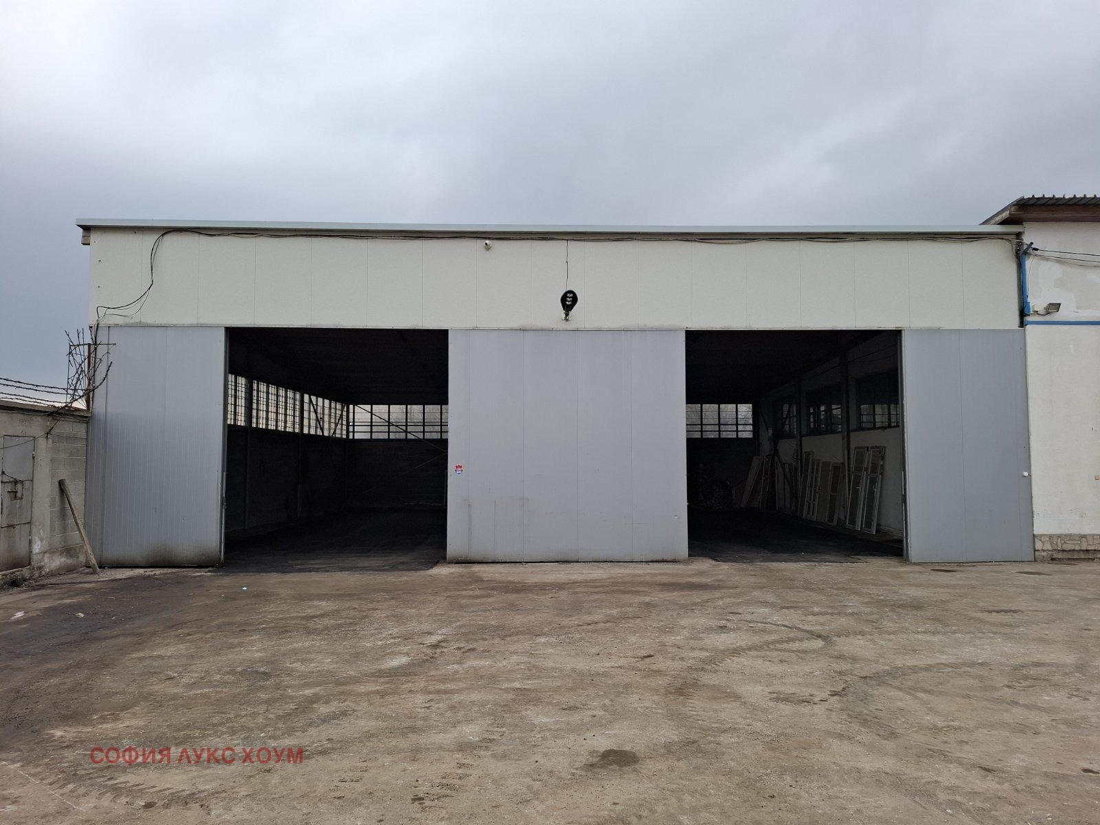 Дава под наем ГАРАЖ, ПАРКОМЯСТО, гр. София, Летище София, снимка 2 - Гаражи и паркоместа - 53331719