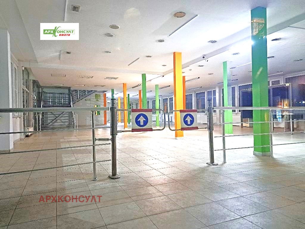Дава под наем МАГАЗИН, гр. София, Център