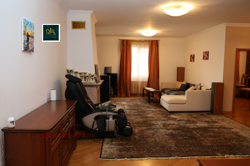 Te huur  3 slaapkamers Sofia , Manastirski livadi , 240 m² | 65833408