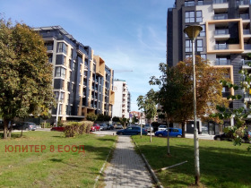 Birou Poduiane, Sofia 1