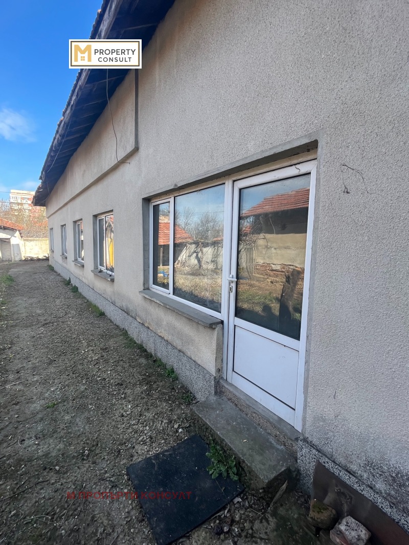 De inchiriat  Depozitare Pleven , Șiroc țentâr , 200 mp | 85757555