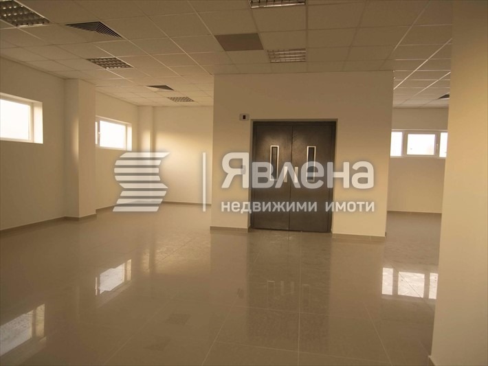 Дава под наем СКЛАД, гр. София, Военна рампа, снимка 4 - Складове - 55306051