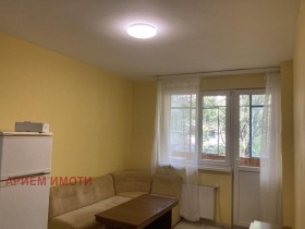 1 спаваћа соба Хладилника, Софија