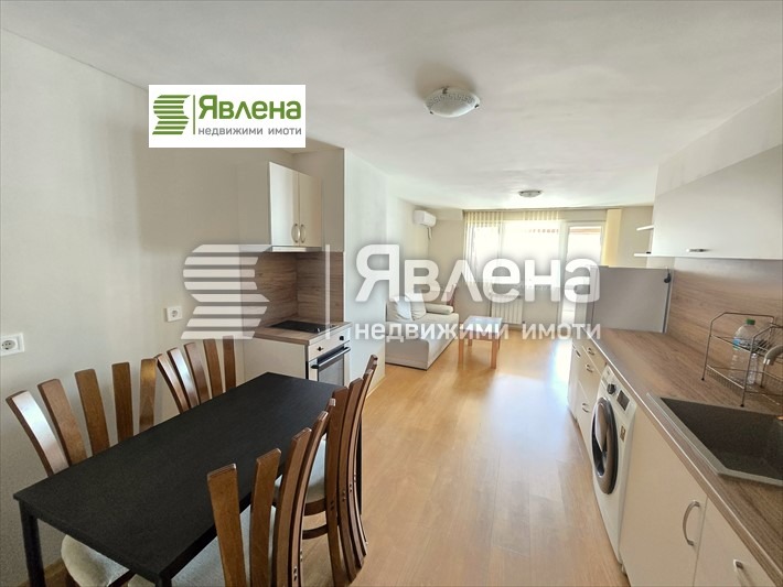 Издаје се  2 спаваће собе Софија , Центар , 94 м2 | 61568645