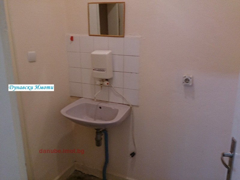 Дава под наем МАГАЗИН, гр. Русе, Център, снимка 5 - Магазини - 53254198