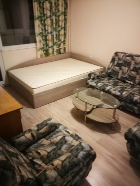 1 chambre Slaveikov, Bourgas 4