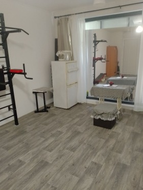 Kontor VINS-Cherven ploshtad, Varna