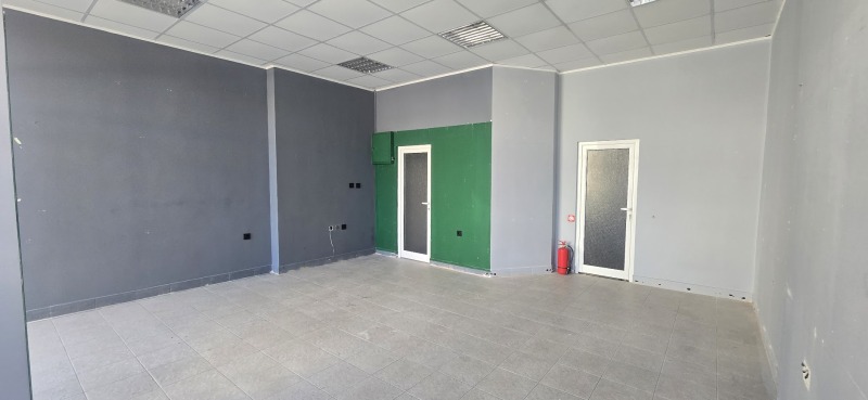 Дава под Наем МАГАЗИН в град Шумен, Център - 48 кв.м / 319.05 € » 624 лв., АДРЕС НЕДВИЖИМИ ИМОТИ - КАНТОРА ШУМЕН