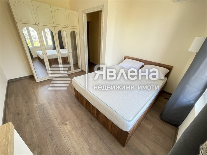 Дава под нем  2-стаен, град Варна, Център •  485 EUR • ID 98677540 — holmes.bg - [1] 
