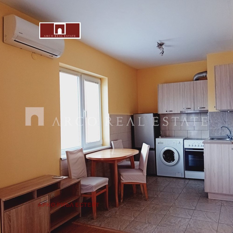 Дава под нем  2-стаен, град София, Триъгълника •  470 € • ID 48462780 — holmes.bg - [1] 