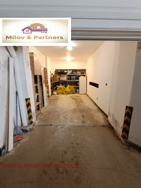 ГАРАЖ, ПАРКОМЯСТО, 20 m2