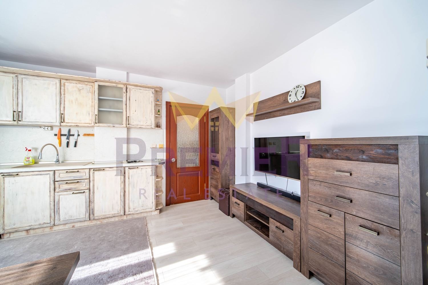 Дава под наем 2-СТАЕН, гр. Варна, Колхозен пазар, снимка 2 - Апартаменти - 49267552