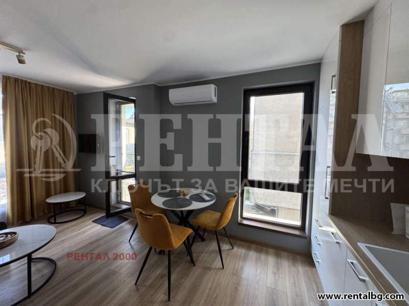 A louer  1 chambre Plovdiv , Tsentar , 65 m² | 55942819