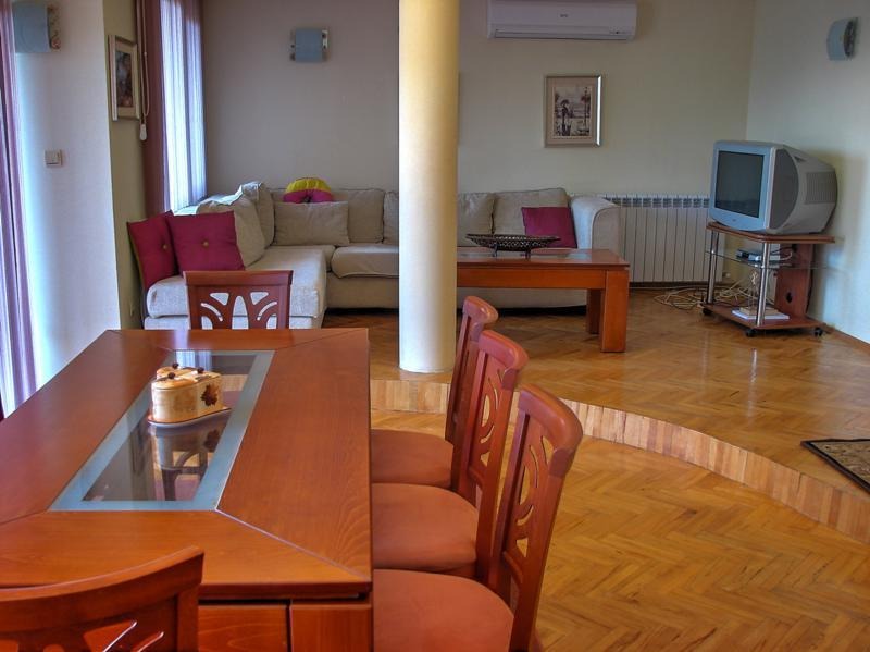 Te huur  Huis Burgas , Vetren , 240 m² | 41500721 - afbeelding [2]