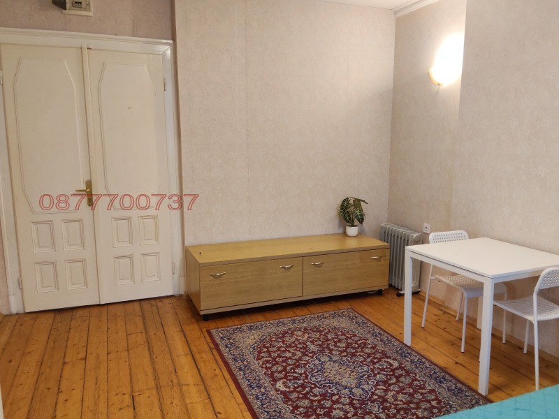 Дава под наем АТЕЛИЕ, ТАВАН, гр. София, Център