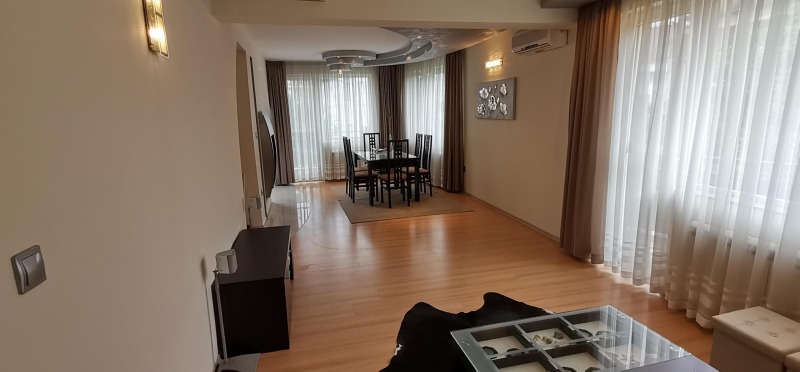 K pronájmu  3 ložnice Sofia , Studentski grad , 200 m2 | 58368339 - obraz [3]