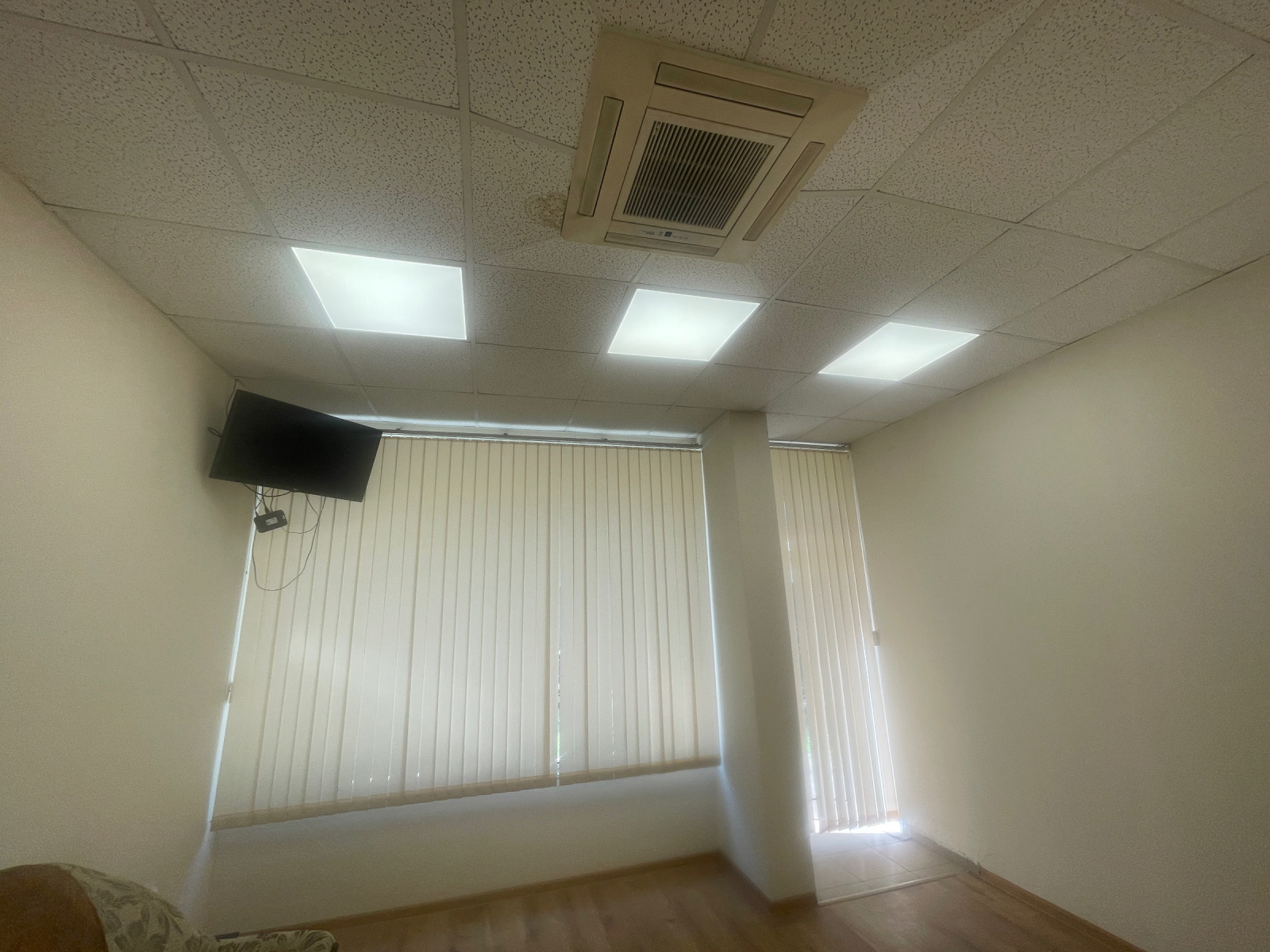 Дава под наем ОФИС, гр. Русе, Център, снимка 2 - Офиси - 54369868