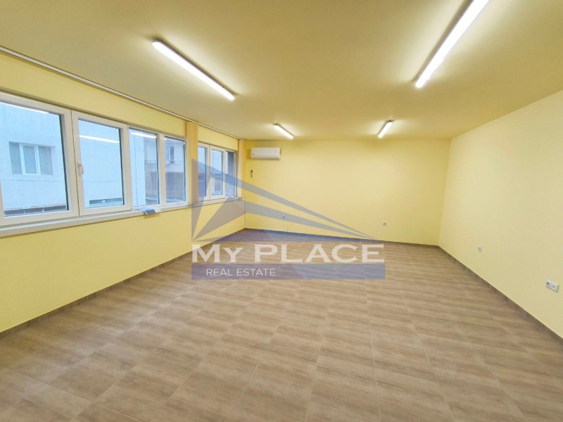 Дава под Наем ОФИС в град Шумен, Център - 35 кв.м / 255 € » 498.74 лв., МАЙ ПЛЕЙС