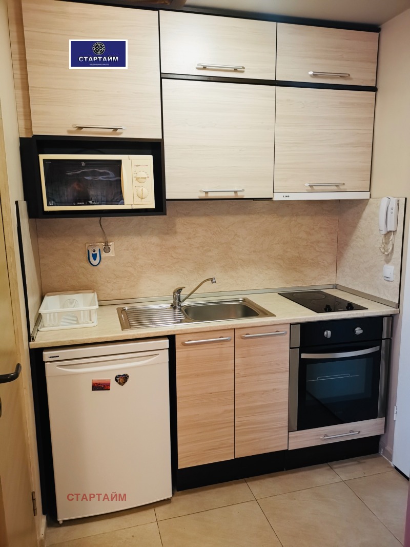 Дава под нем  1-стаен, град София, Център •  325 EUR • ID 39950343 — holmes.bg - [1] 