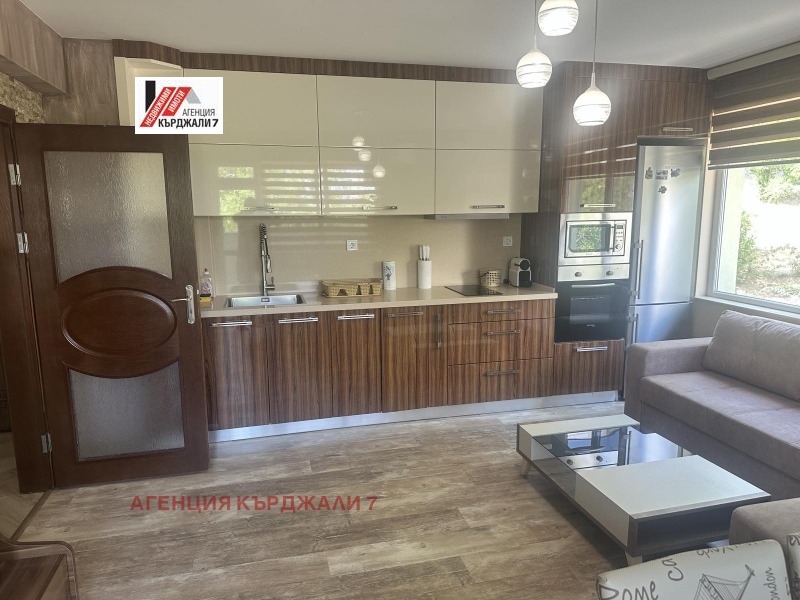Zu vermieten  2 Schlafzimmer Kardschali , Wazroschdenzi , 100 qm | 37369576