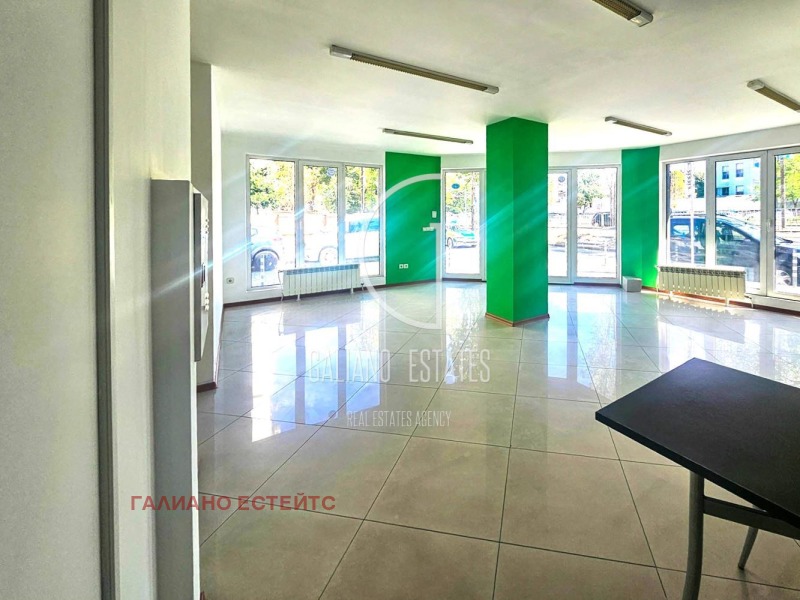 A louer  Bureau Sofia , Tsentar , 450 m² | 94348084