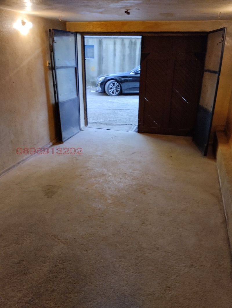 Дава под наем ГАРАЖ, ПАРКОМЯСТО, гр. Варна, Конфуто, снимка 3 - Гаражи и паркоместа - 52930415