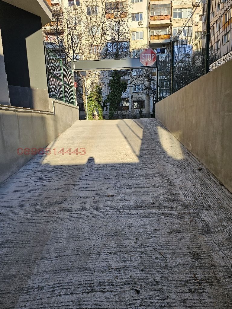 Дава под наем ГАРАЖ, ПАРКОМЯСТО, гр. Пловдив, Тракия, снимка 3 - Гаражи и паркоместа - 53072067