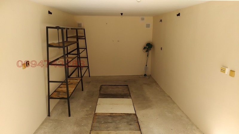 Дава под наем ГАРАЖ, ПАРКОМЯСТО, гр. Русе, Чародейка - Север, снимка 7 - Гаражи и паркоместа - 53594724