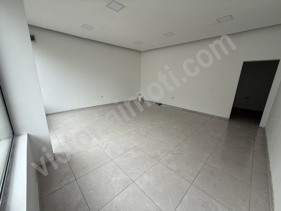 Дава под наем МАГАЗИН, гр. Велико Търново, Бузлуджа, снимка 2 - Магазини - 53899325