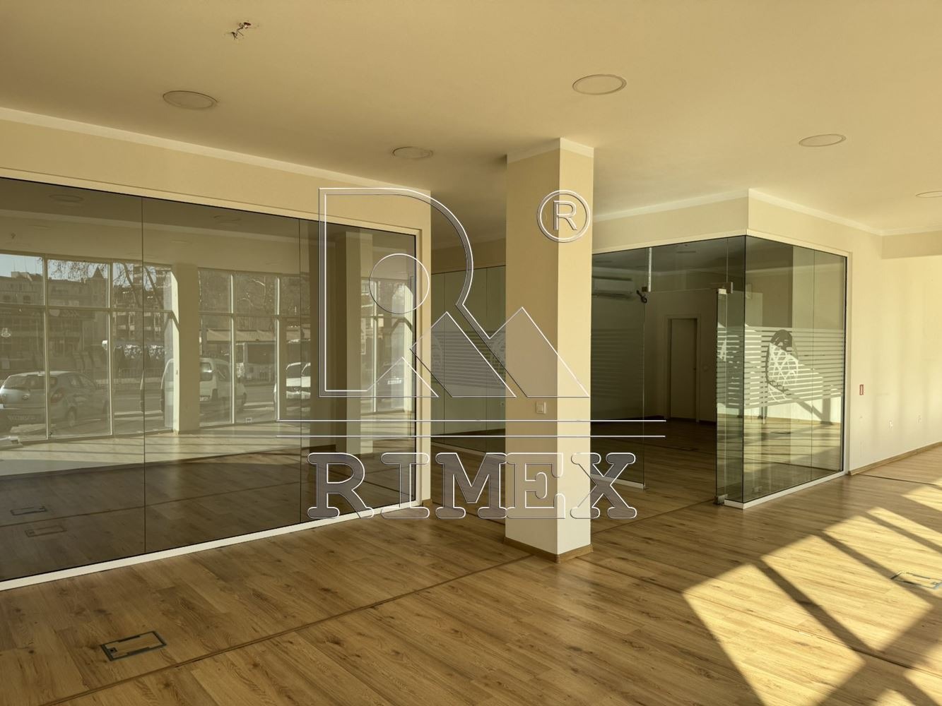 Дава под наем МАГАЗИН, гр. Пловдив, Център, снимка 8 - Магазини - 54354561