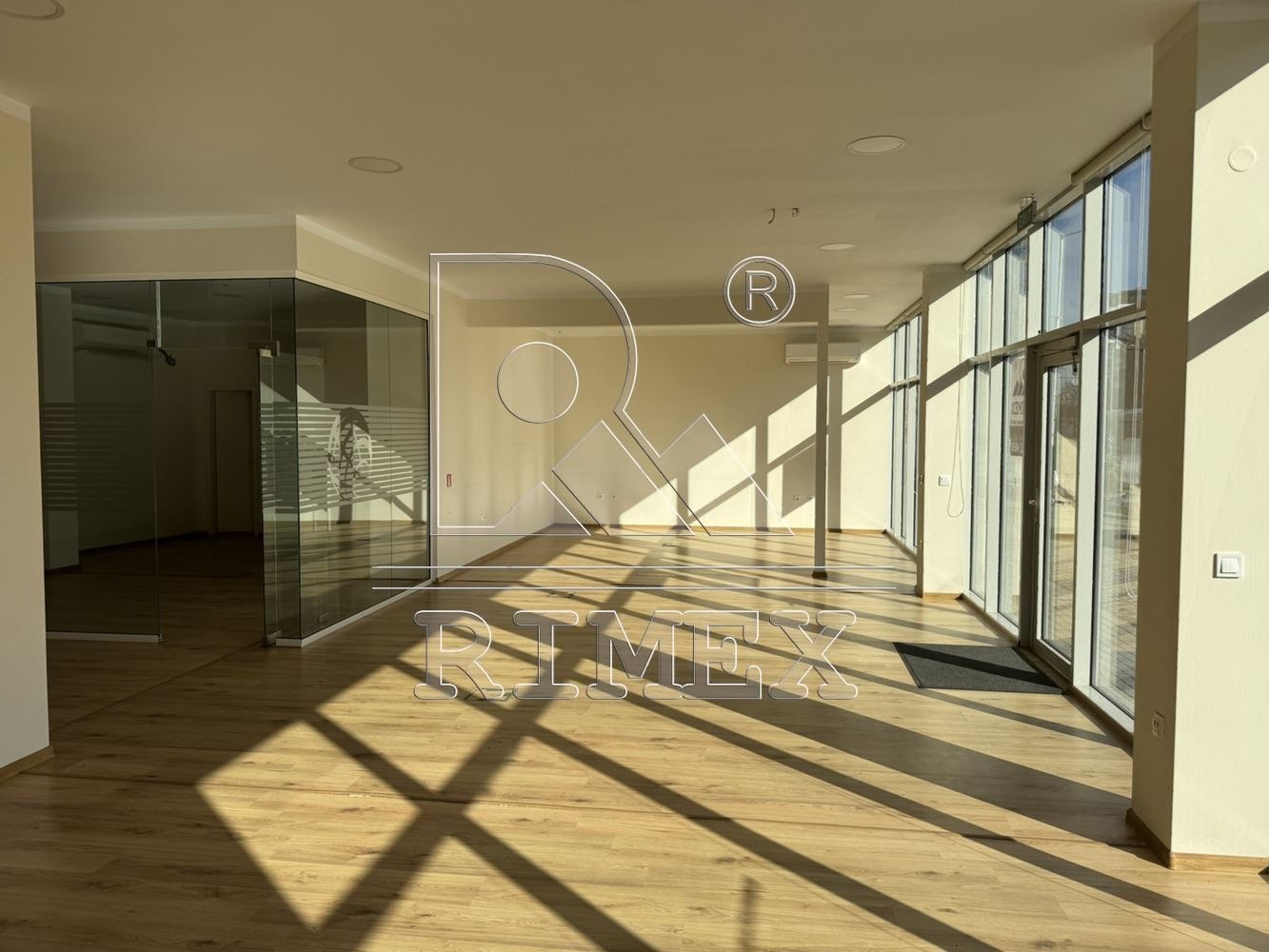 Дава под наем МАГАЗИН, гр. Пловдив, Център, снимка 12 - Магазини - 54354561