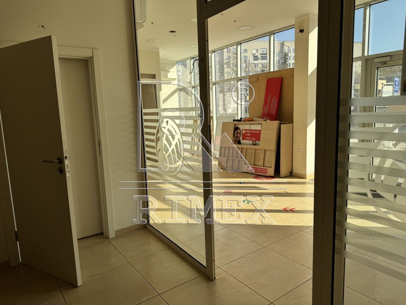 Дава под наем МАГАЗИН, гр. Пловдив, Център, снимка 13 - Магазини - 54354561