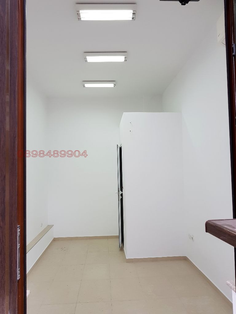 Дава под наем МАГАЗИН, гр. Варна, Централна поща, снимка 6 - Магазини - 53507307