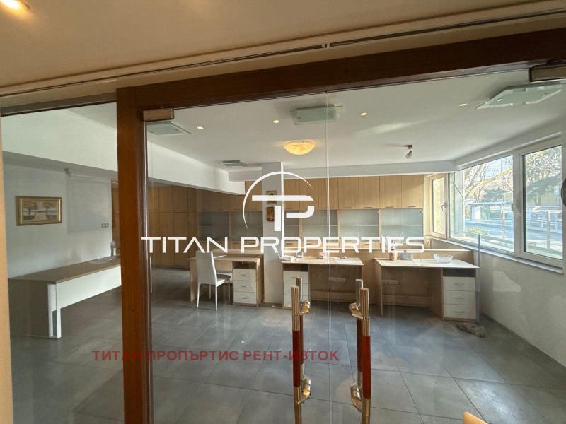 Дава под наем ОФИС, гр. Бургас, Център