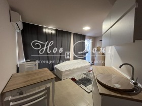 Studio Kolhozen pazar, Varna