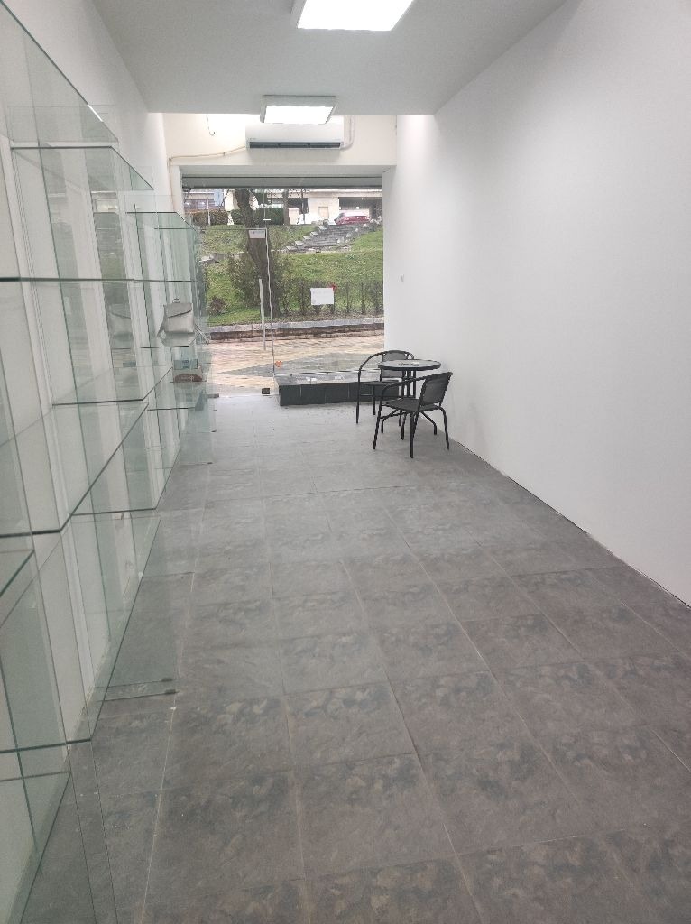 Дава под нем  Магазин, град Шумен, Център •  500 EUR • ID 89760763 — holmes.bg - [1] 