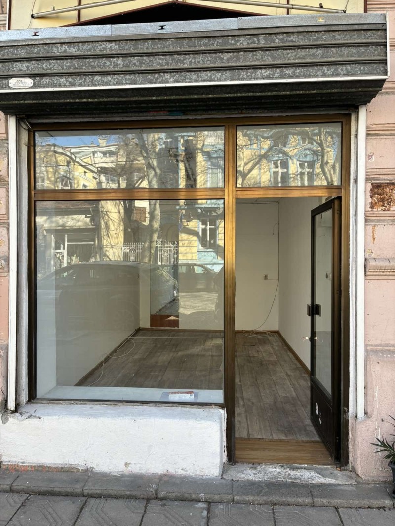 Дава под наем МАГАЗИН, гр. Пловдив, Център, снимка 2 - Магазини - 53071684