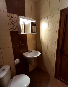 1 quarto Lazur, Burgas 6