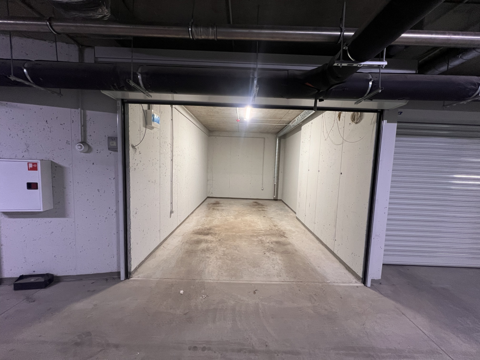 Дава под наем ГАРАЖ, ПАРКОМЯСТО, гр. София, Оборище, снимка 4 - Гаражи и паркоместа - 54143812