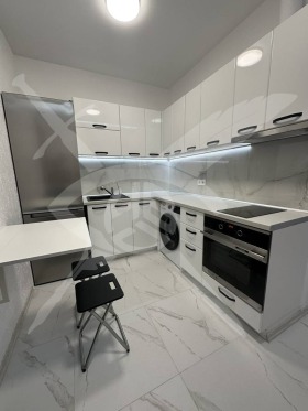Studio m-t Alen mak, Varna